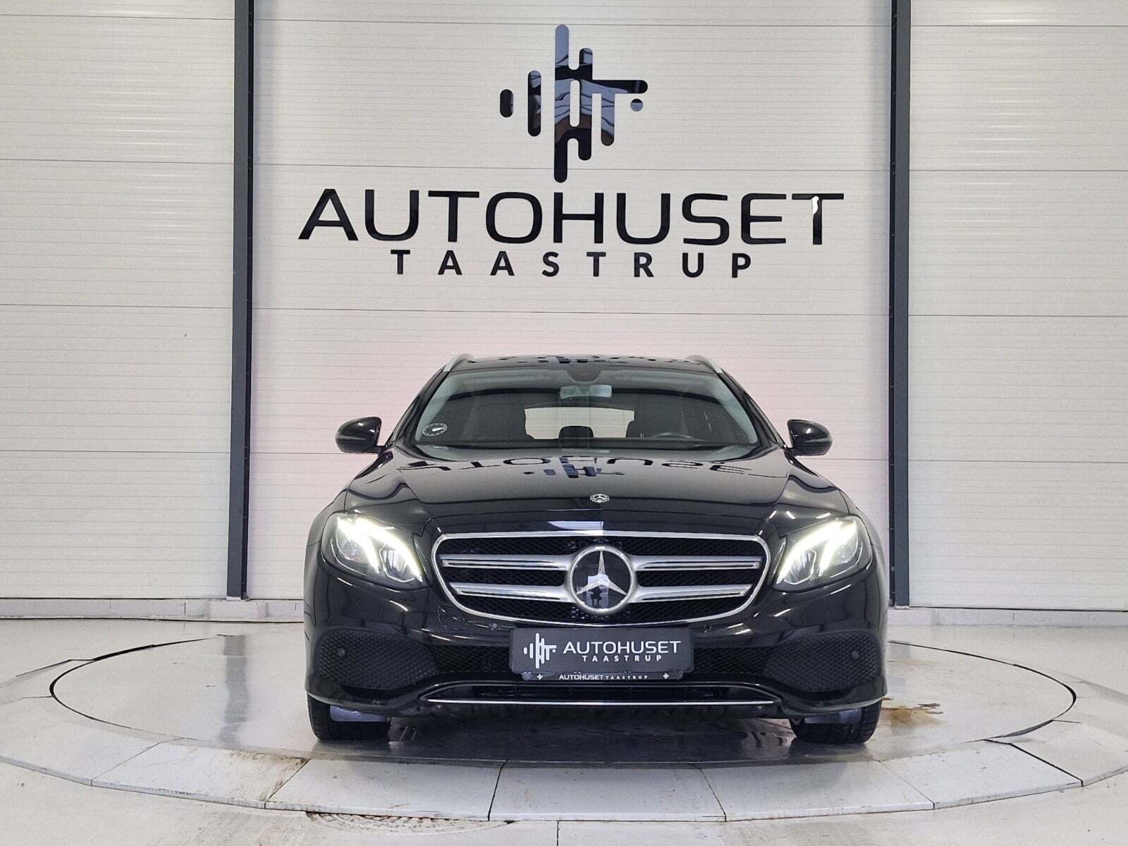 Sort Mercedes E220 d fra 2016