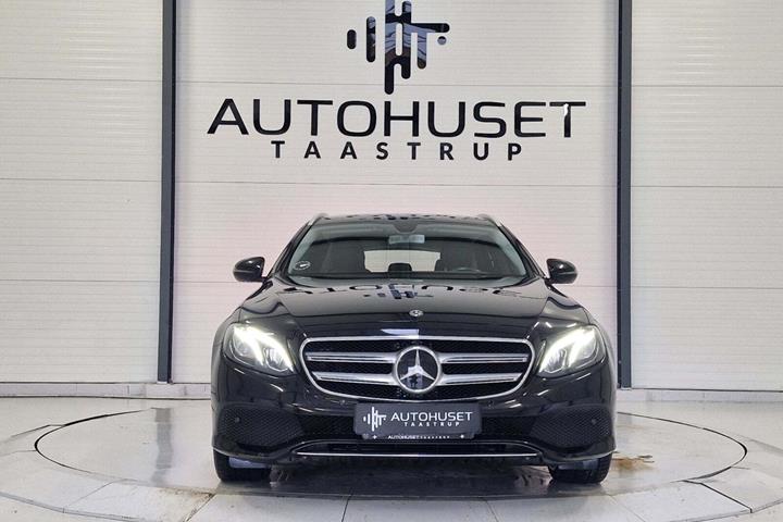 Sort Mercedes E220 d fra 2016