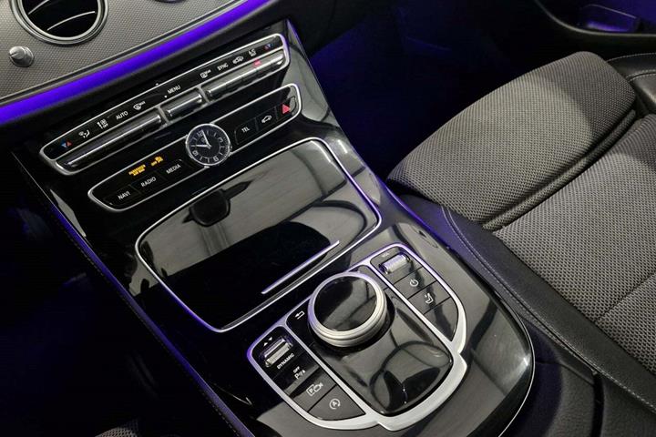 Sort Mercedes E220 d fra 2016
