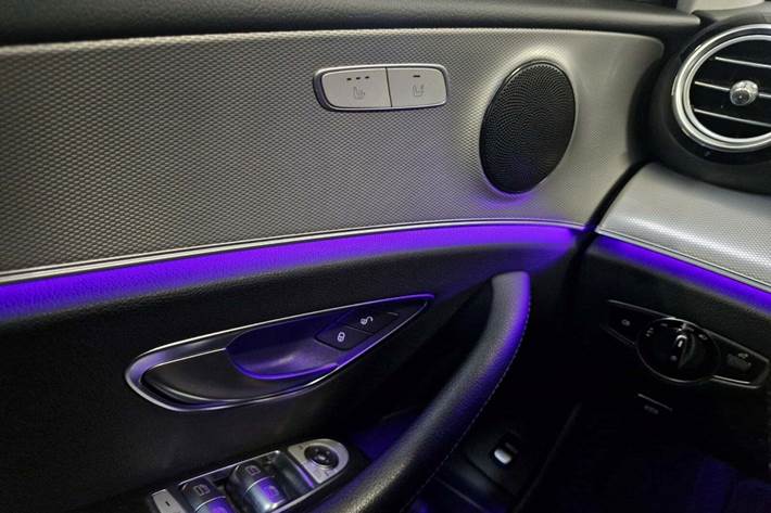 Sort Mercedes E220 d fra 2016