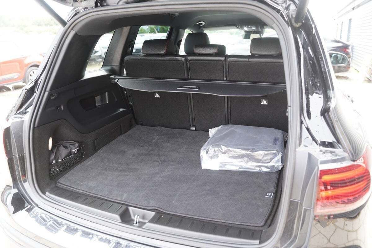 Sort Mercedes EQB350 fra 2024