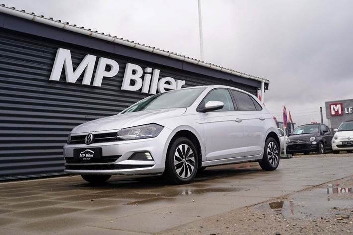 Sølv VW Polo fra 2019 set udefra