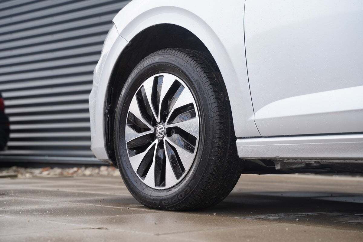 Sølv VW Polo fra 2019
