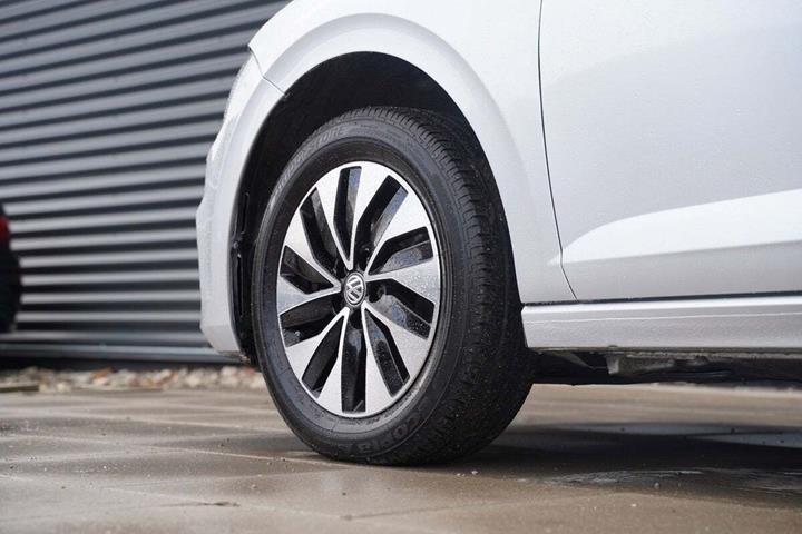 Sølv VW Polo fra 2019