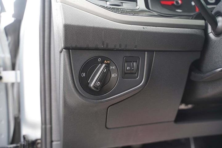 Sølv VW Polo fra 2019