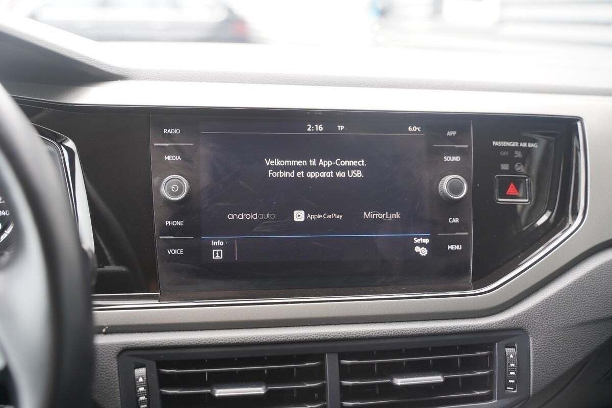 Sølv VW Polo fra 2019