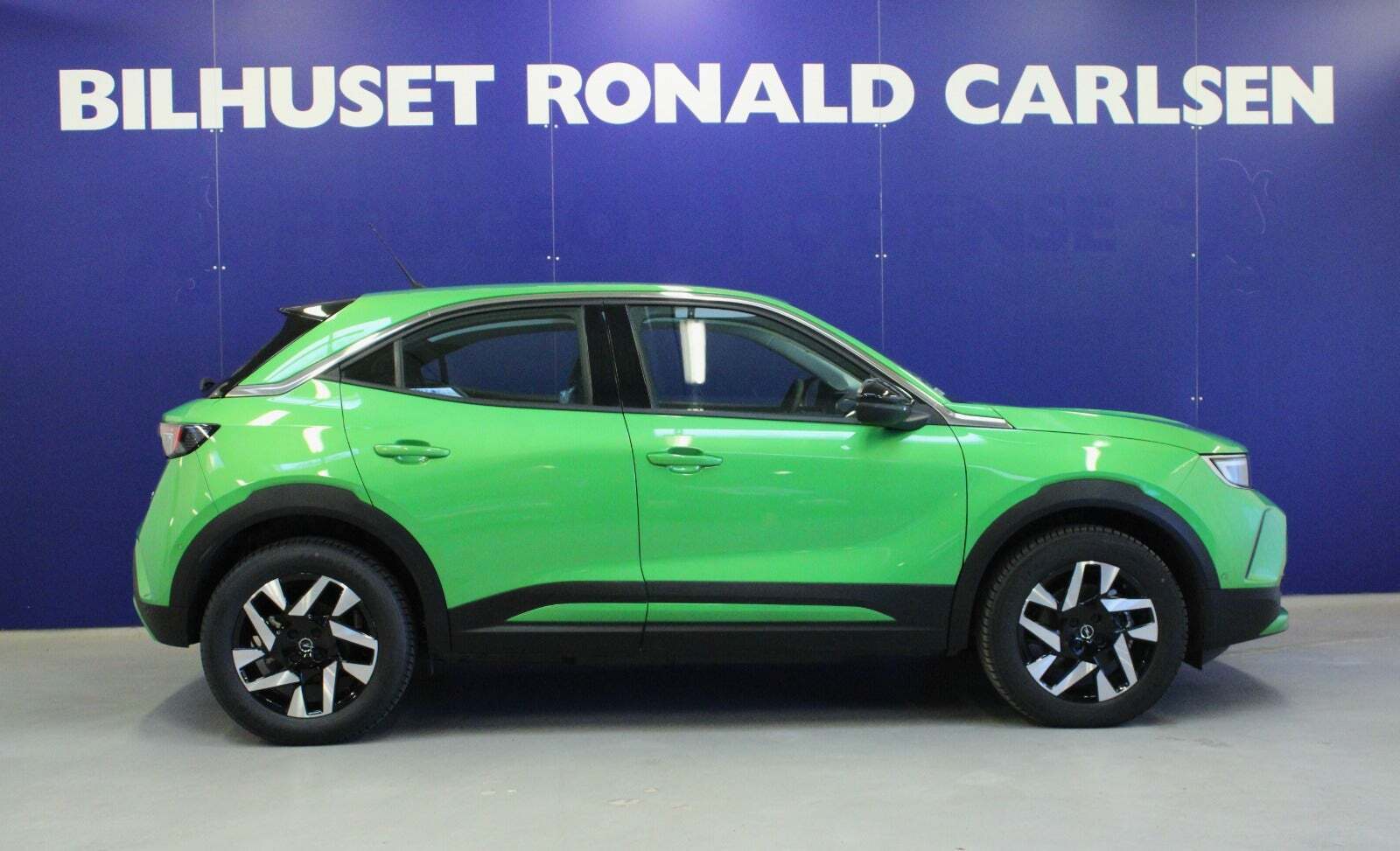 Grøn Opel Mokka-e fra 2023