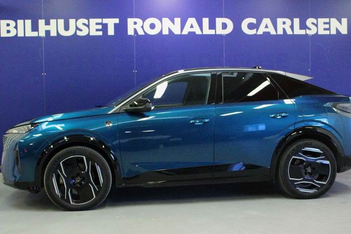Blå Peugeot e-3008 fra 2024
