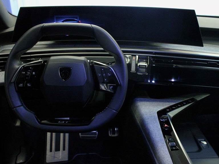 Peugeot e-3008 77 GT