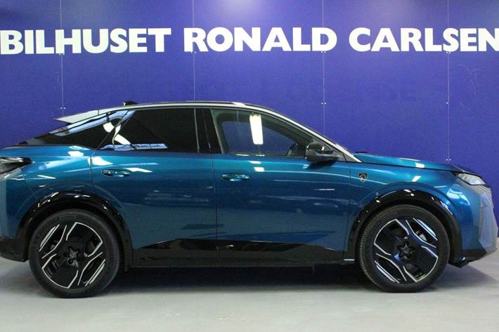 Blå Peugeot e-3008 fra 2024