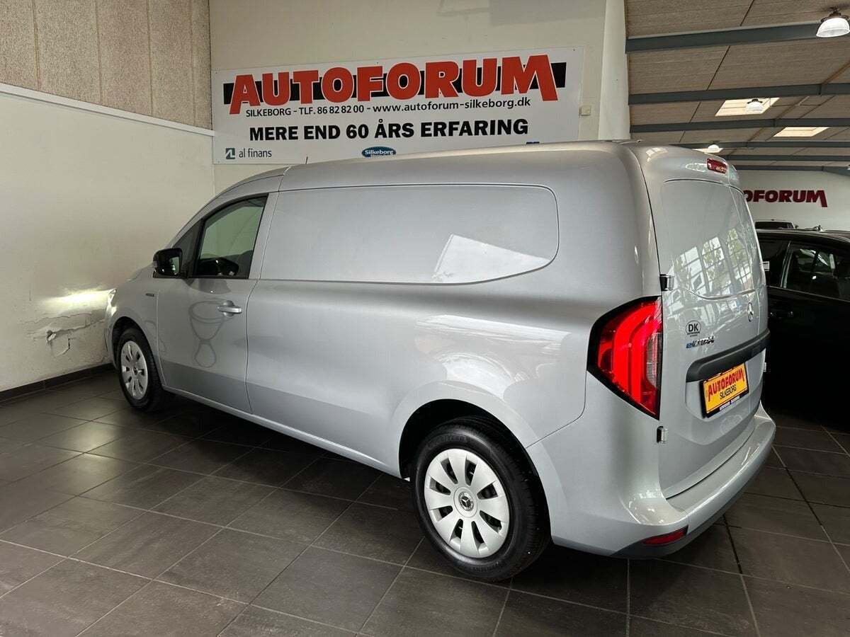 Sølv Mercedes eCitan fra 2023