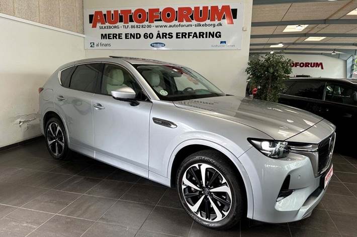Sølv Mazda CX-60 fra 2022 set udefra