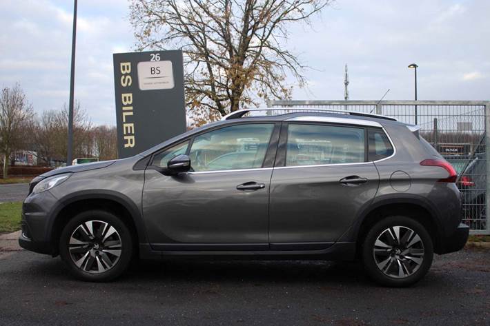 Grå Peugeot 2008 fra 2017