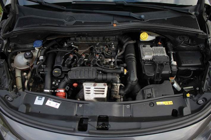 Grå Peugeot 2008 fra 2017