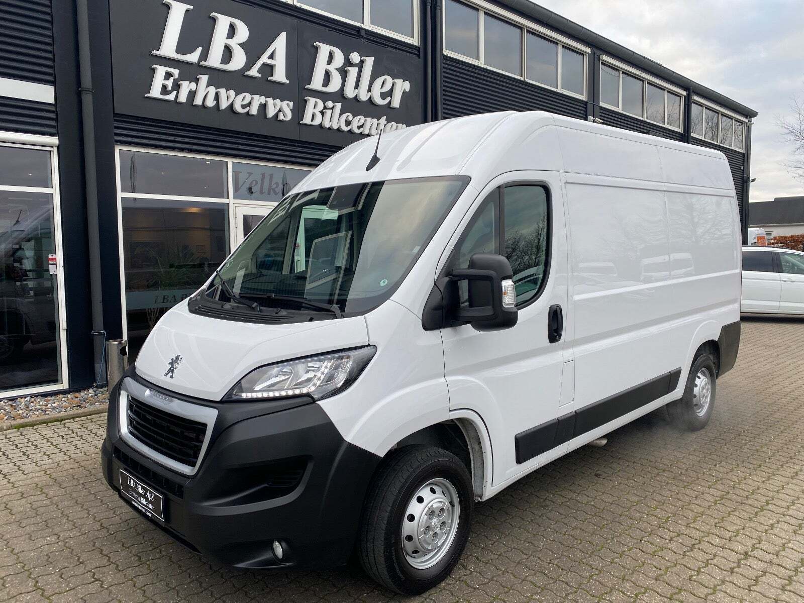 Peugeot Boxer 335 2,2 BlueHDi 140 L2H2 Premium