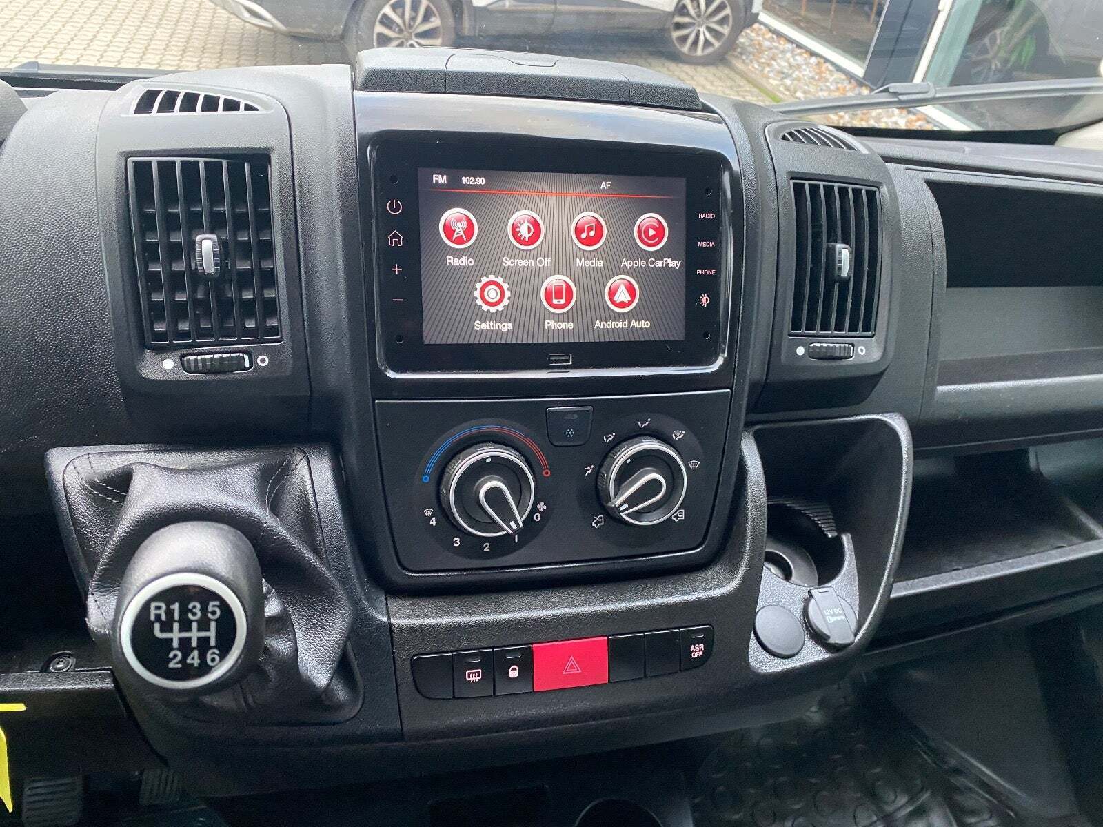 Hvid Peugeot Boxer 335 fra 2023