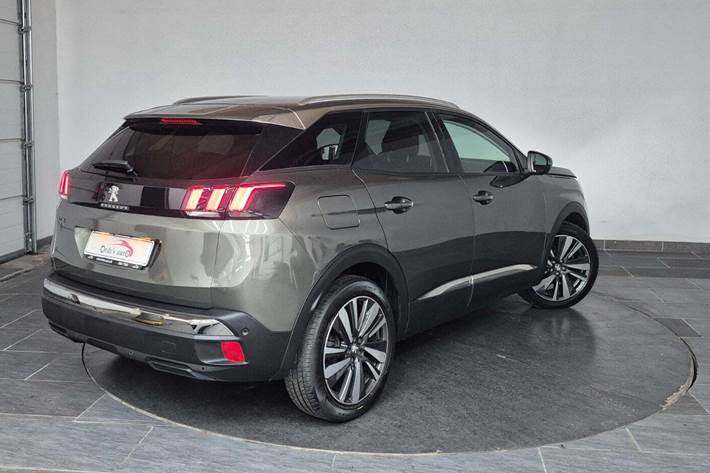 Grå Peugeot 3008 fra 2019