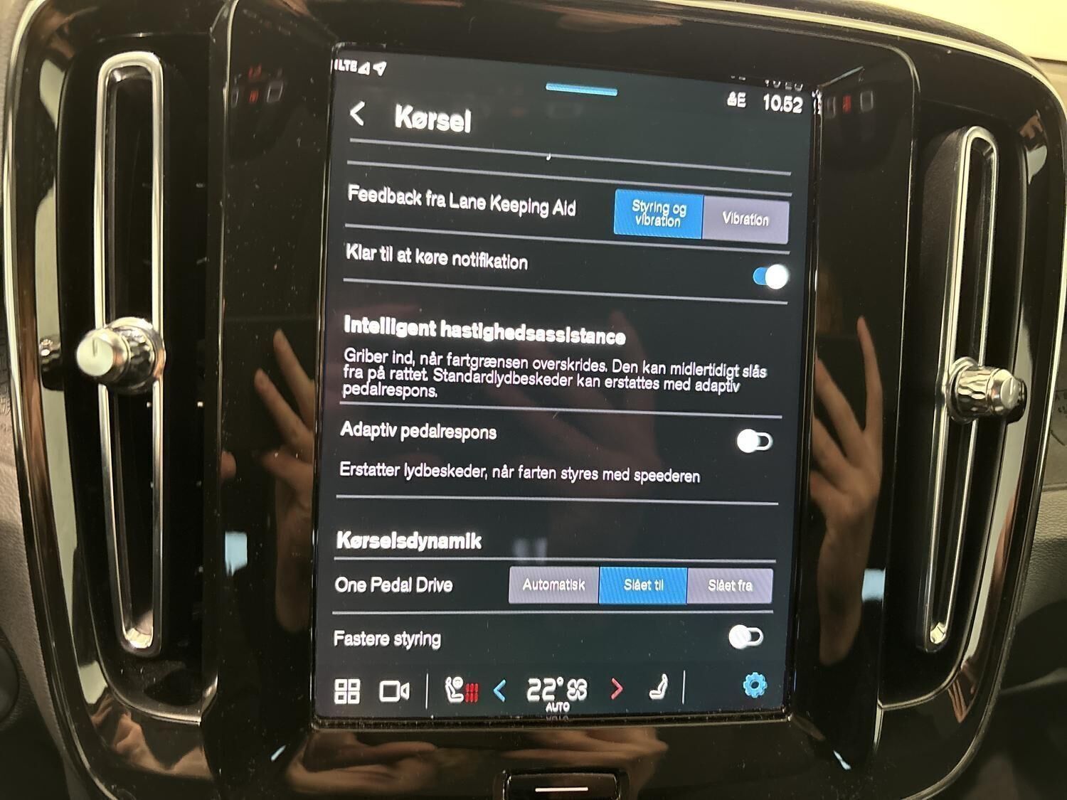 Grå Volvo EC40 fra 2024