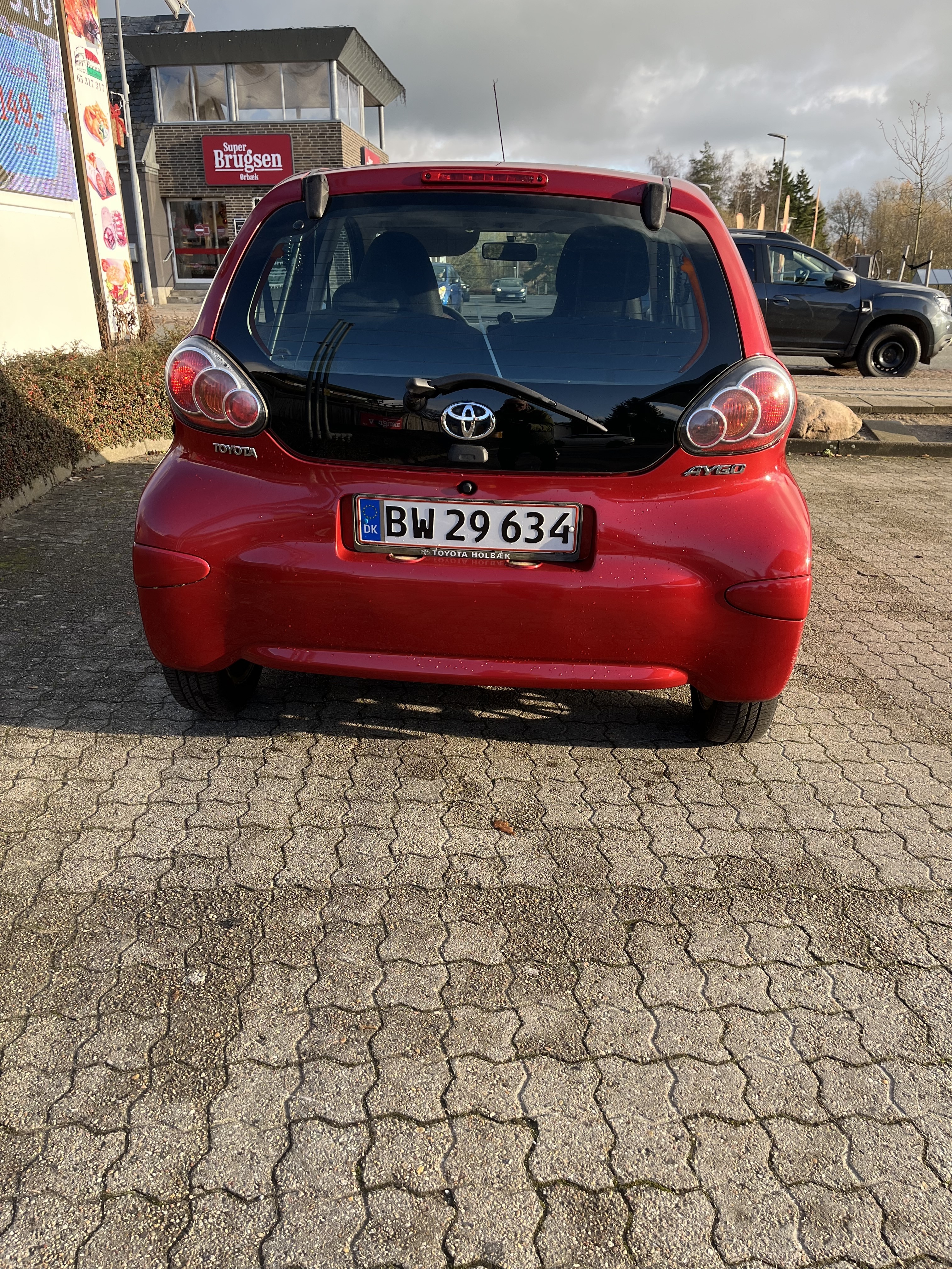 Rød Toyota Aygo 1,0 fra 2010