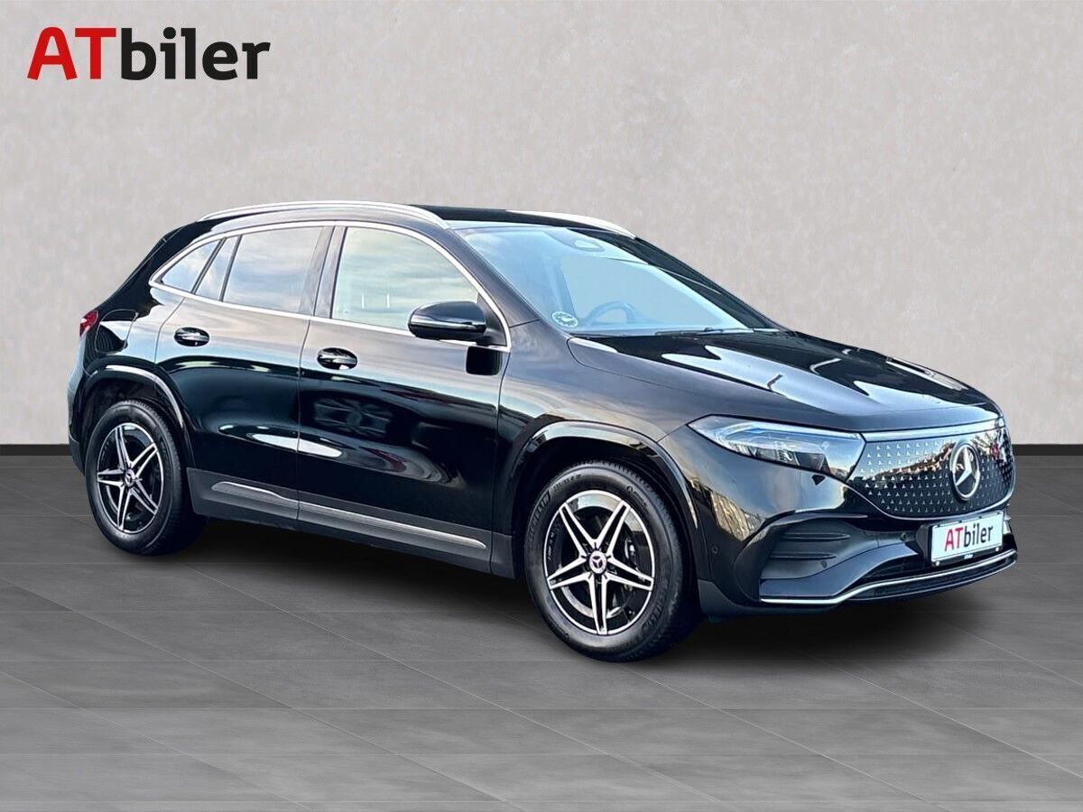 Sort Mercedes EQA 350 fra 2024 set udefra