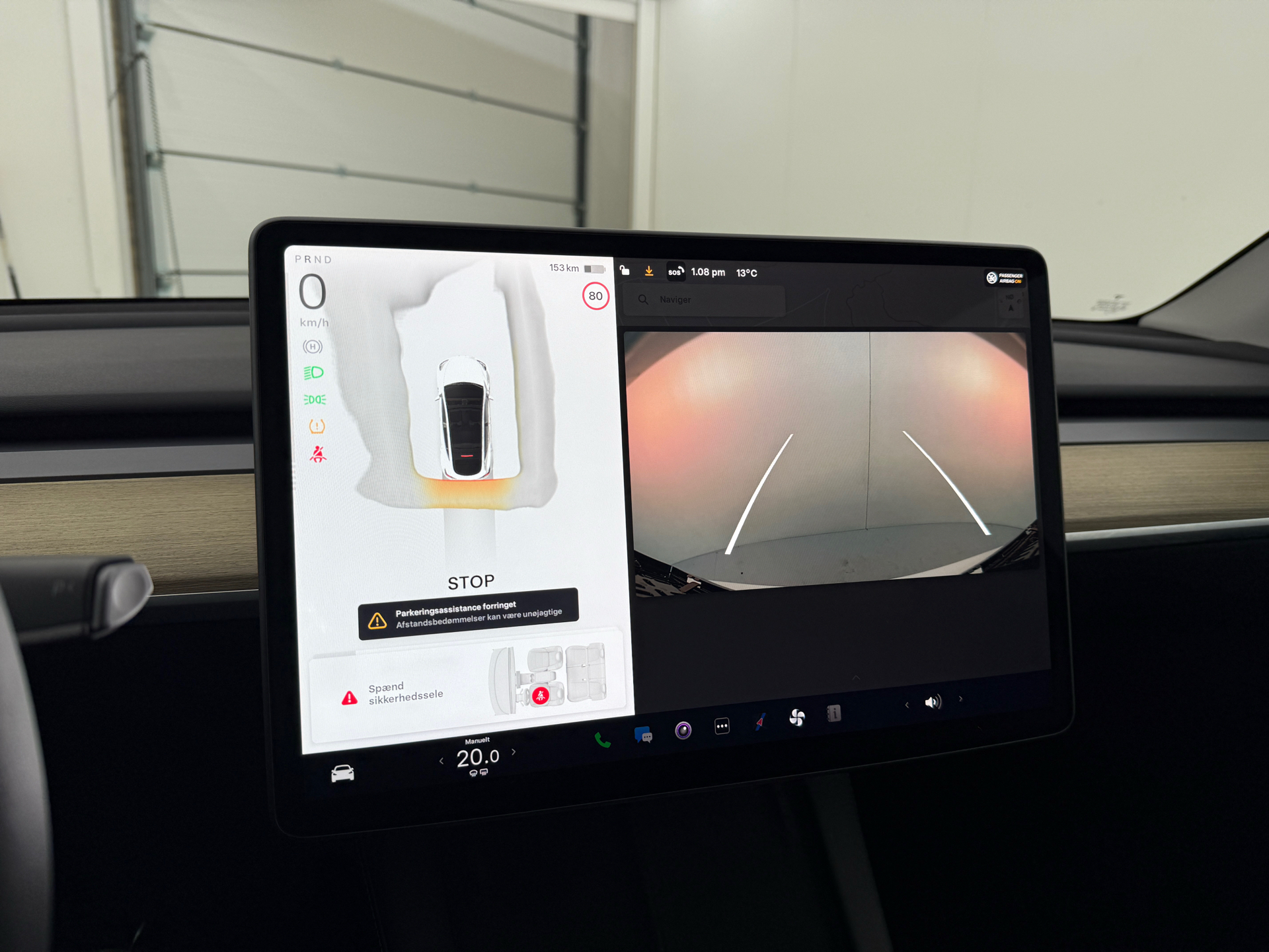 Hvid Tesla Model Y fra 2023