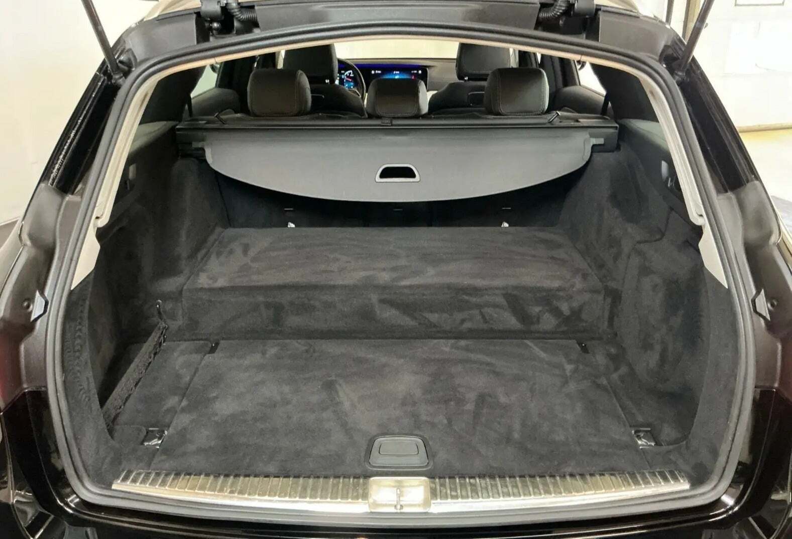 Sort Mercedes E300 de fra 2021