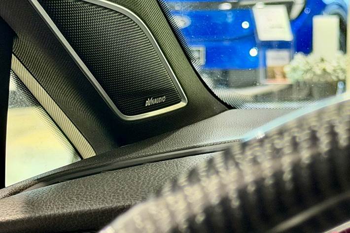 Grå VW Golf VII fra 2014