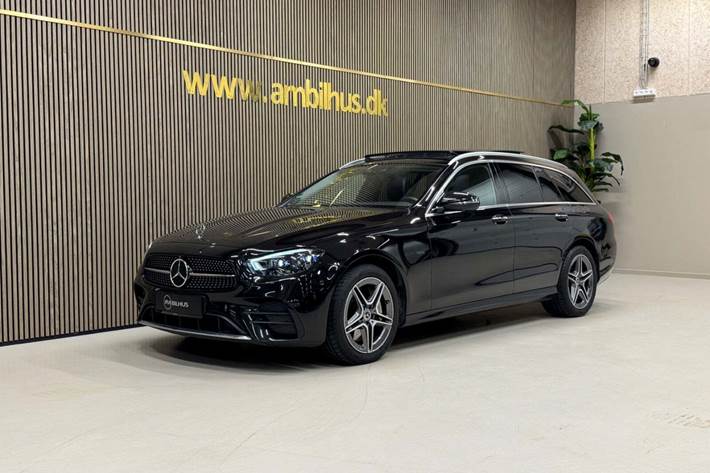 Sort Mercedes E300 de fra 2021 set udefra