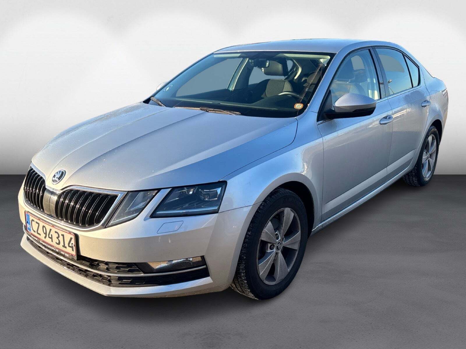 Sølv Skoda Octavia fra 2020 set udefra