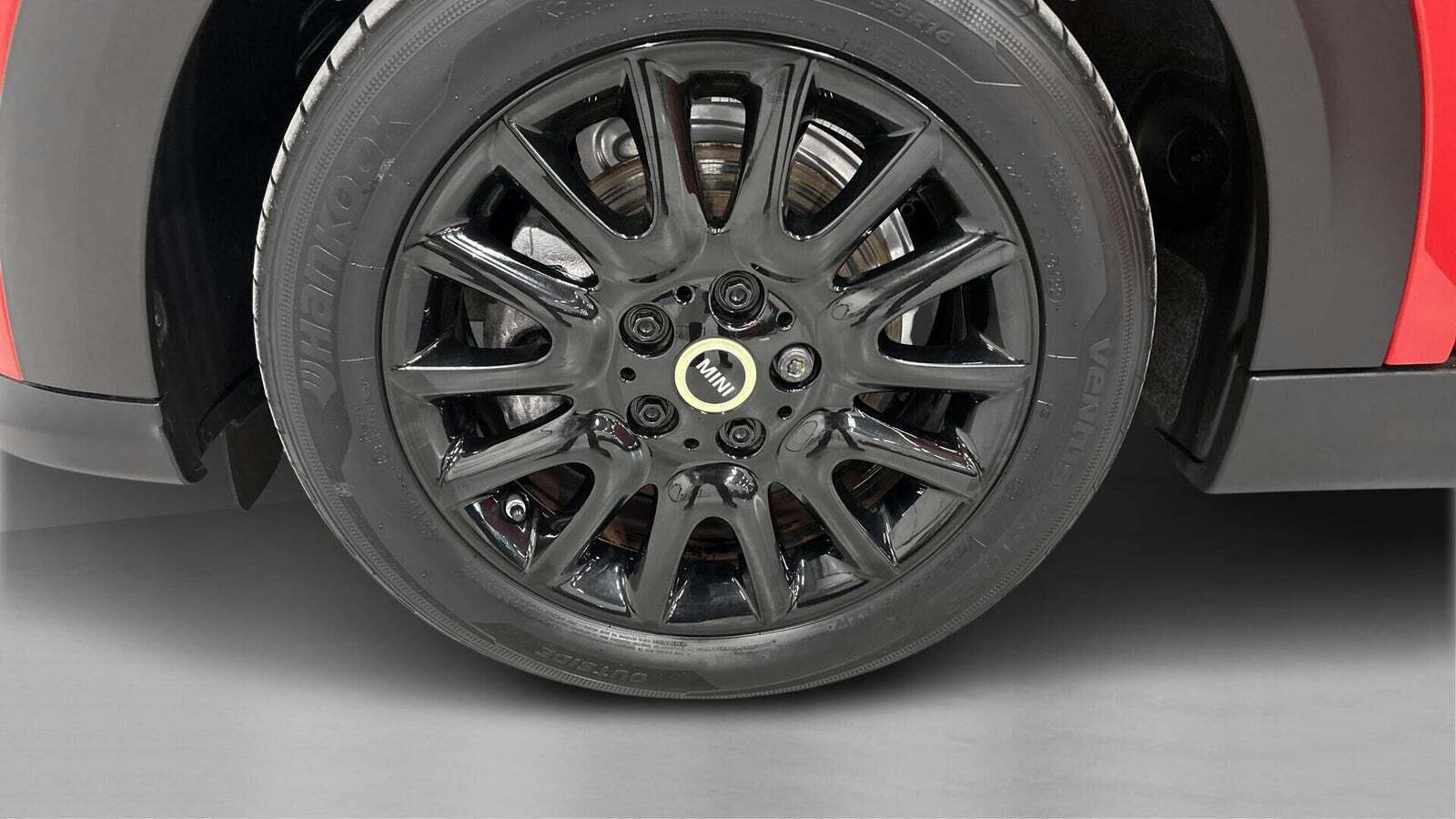 Rød Mini Cooper SE fra 2022