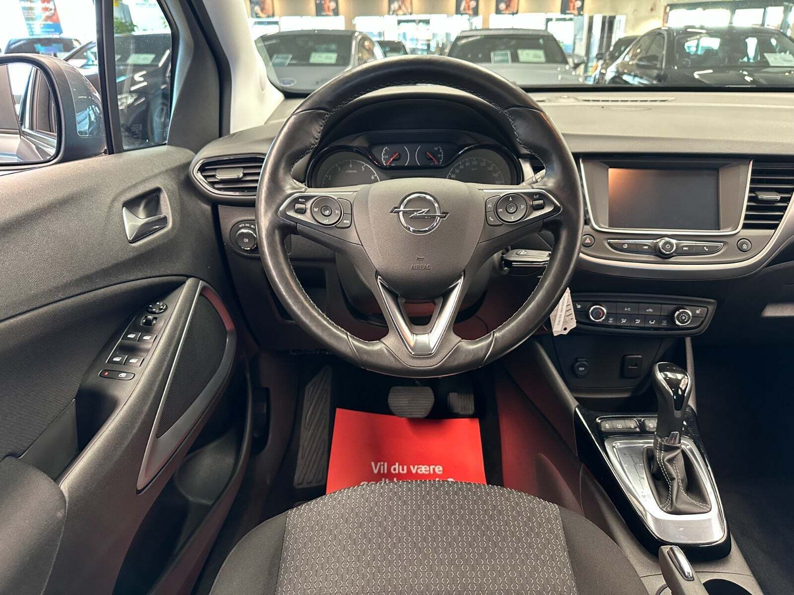 Grå Opel Crossland X fra 2018