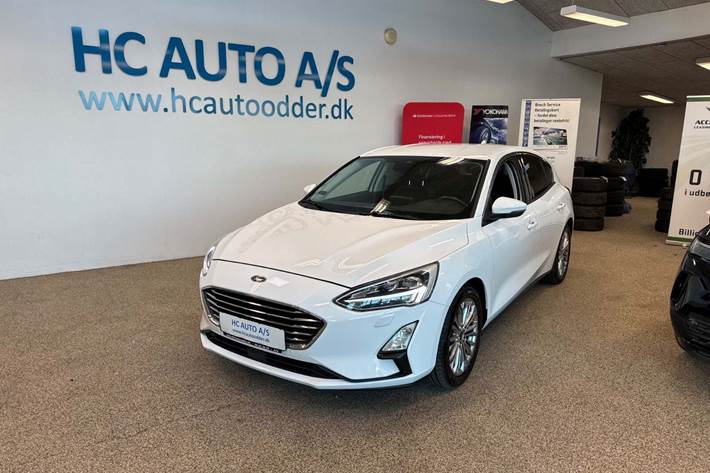 Hvid Ford Focus fra 2019 set udefra