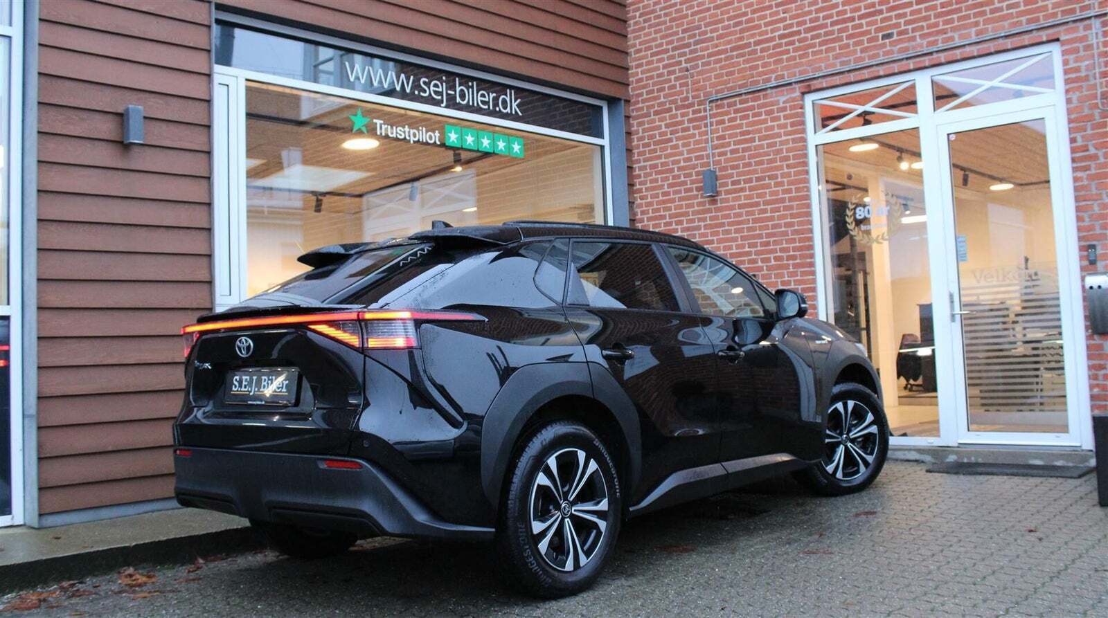 Sort Toyota BZ4X fra 2023