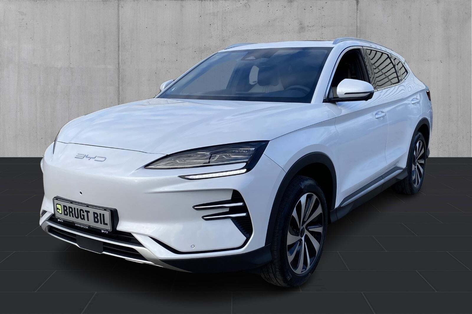 Hvid BYD Seal U fra 2024 set udefra