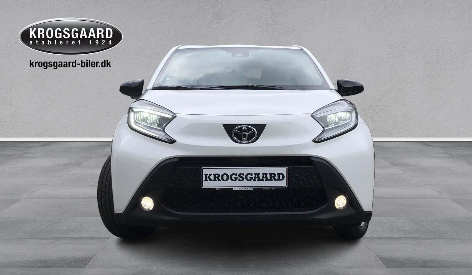 Hvid Toyota Aygo X fra 2024 set udefra