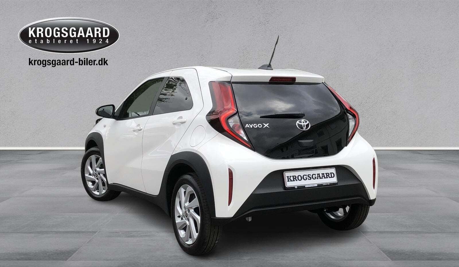 Hvid Toyota Aygo X fra 2024 set udefra