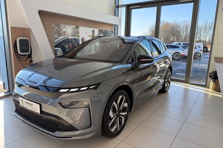 Grå Skoda Enyaq fra 2026 set udefra