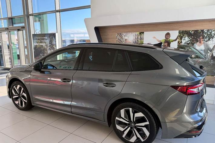 Grå Skoda Enyaq fra 2026