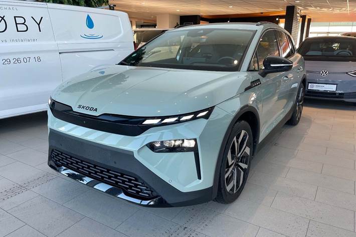 Grøn Skoda Elroq fra 2025 set udefra
