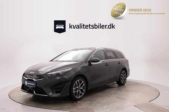Grå Kia Ceed fra 2024 set udefra