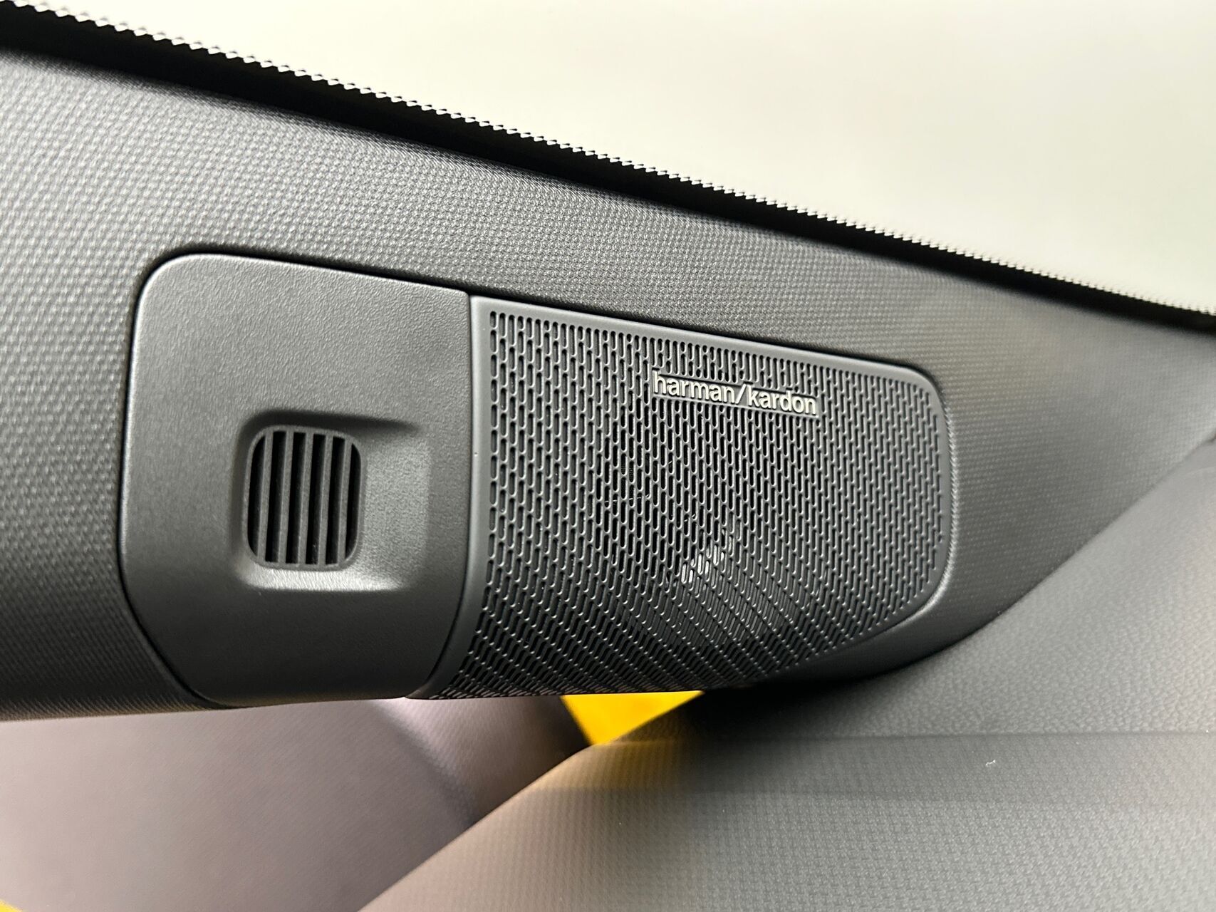 Gul Renault R5 fra 2024