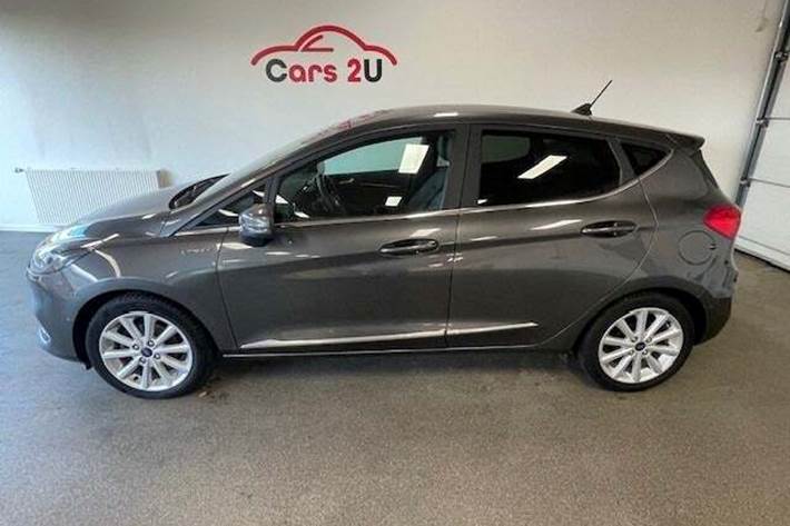 Grå Ford Fiesta fra 2021