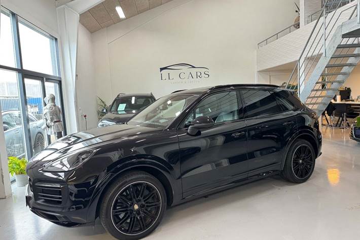 Grå Porsche Cayenne S fra 2019