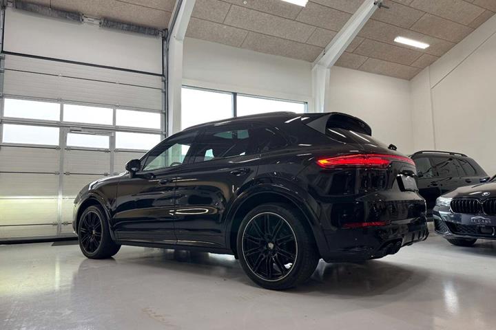 Grå Porsche Cayenne S fra 2019