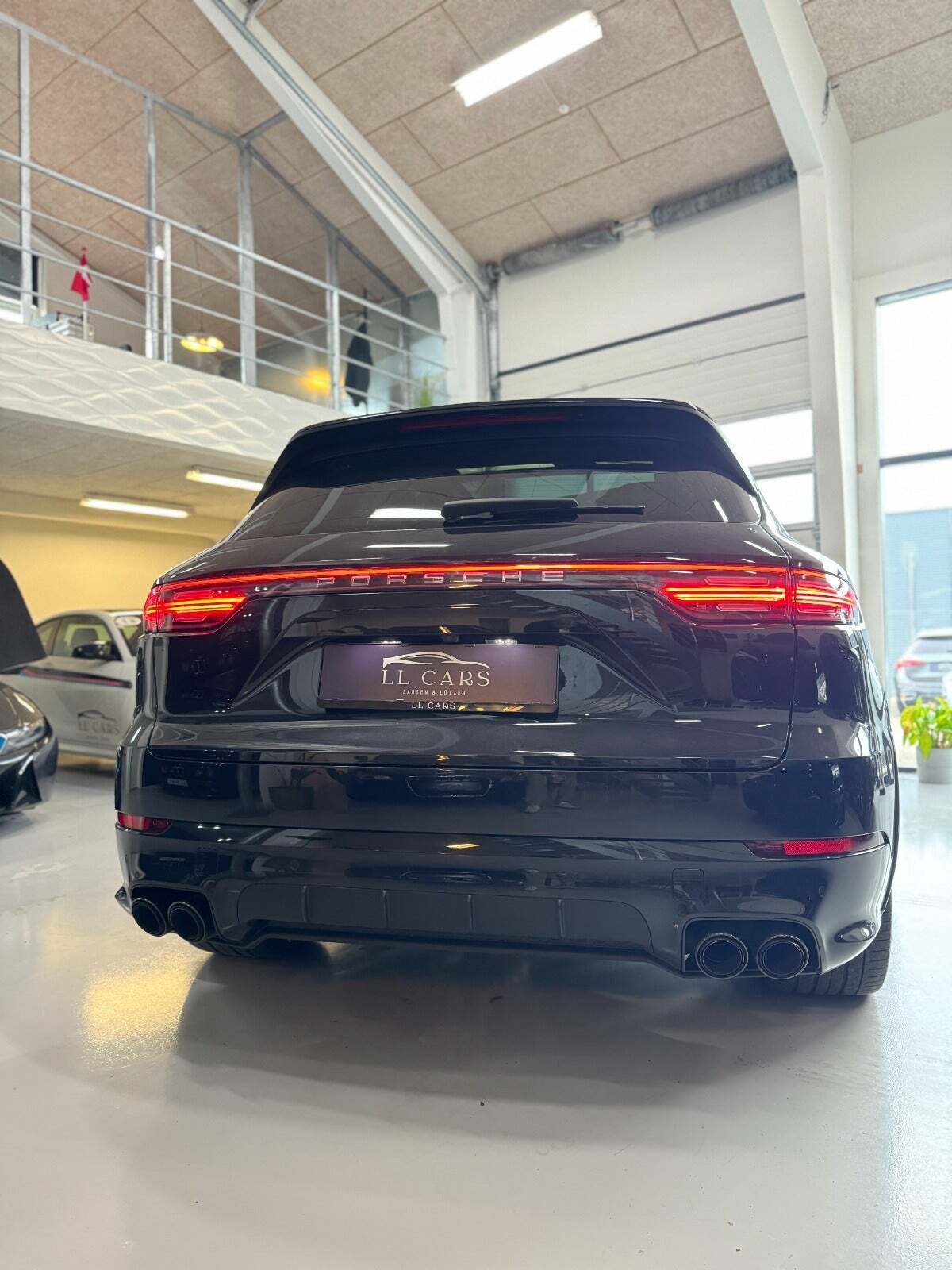 Grå Porsche Cayenne S fra 2019