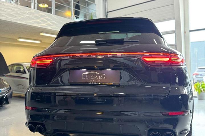 Grå Porsche Cayenne S fra 2019