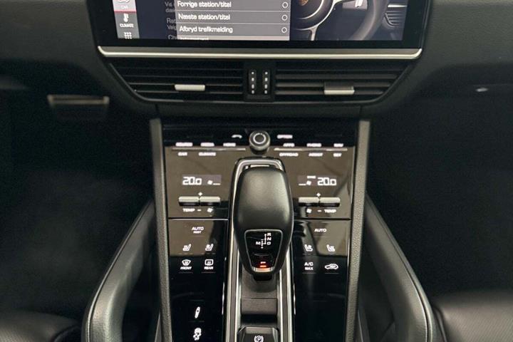 Grå Porsche Cayenne S fra 2019