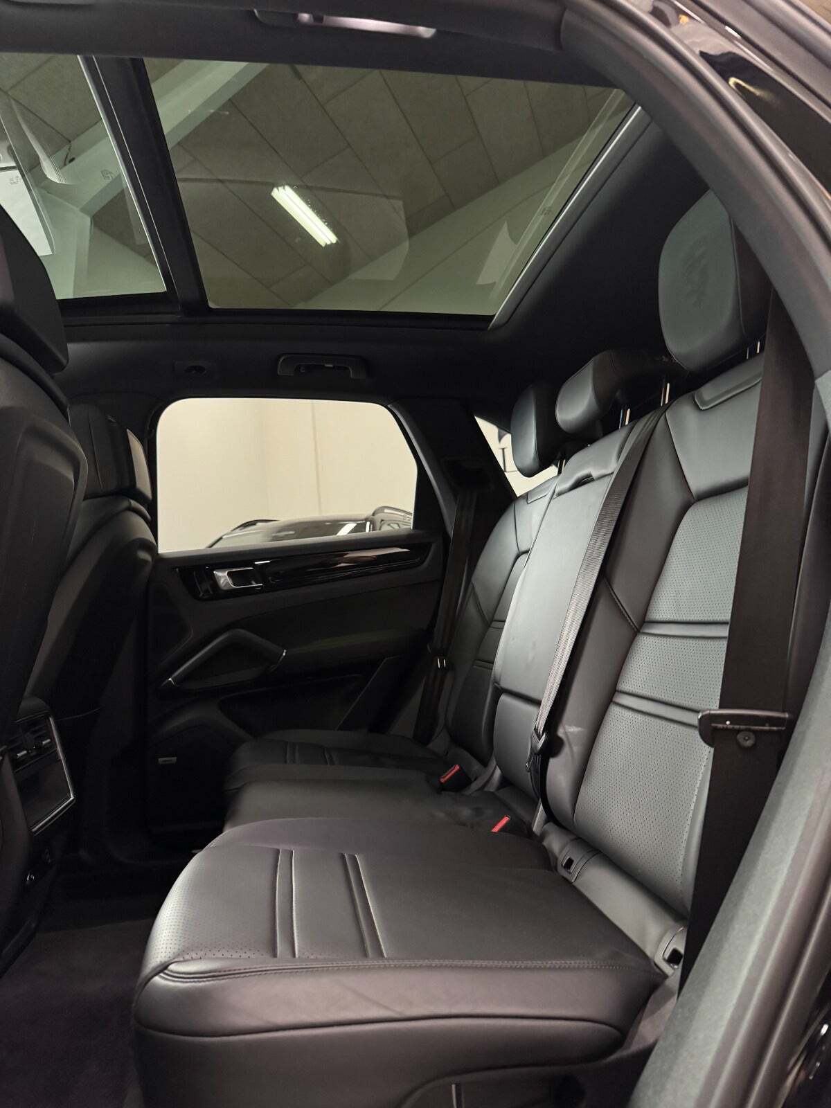 Grå Porsche Cayenne S fra 2019