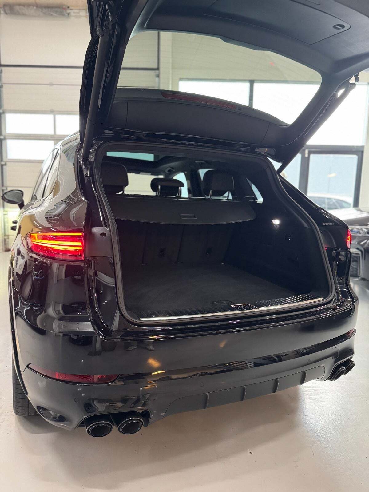 Grå Porsche Cayenne S fra 2019