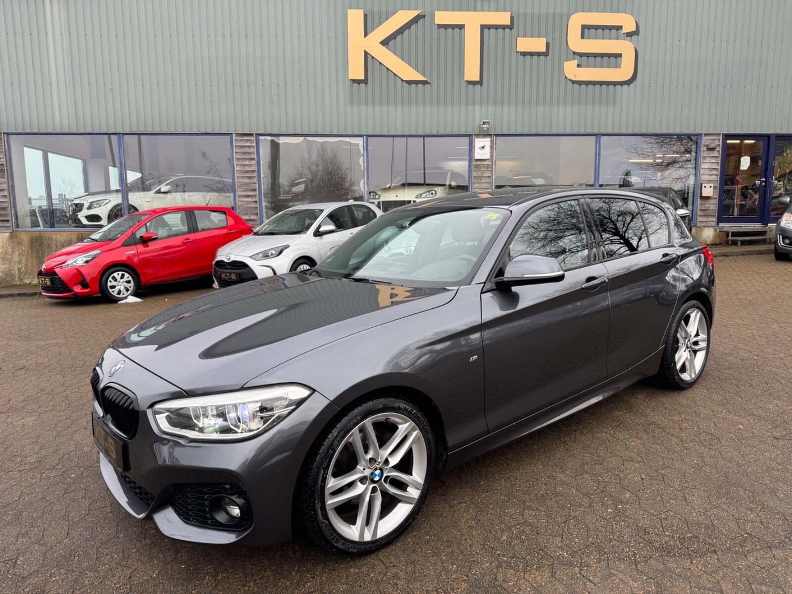 Sort BMW 120d fra 2016